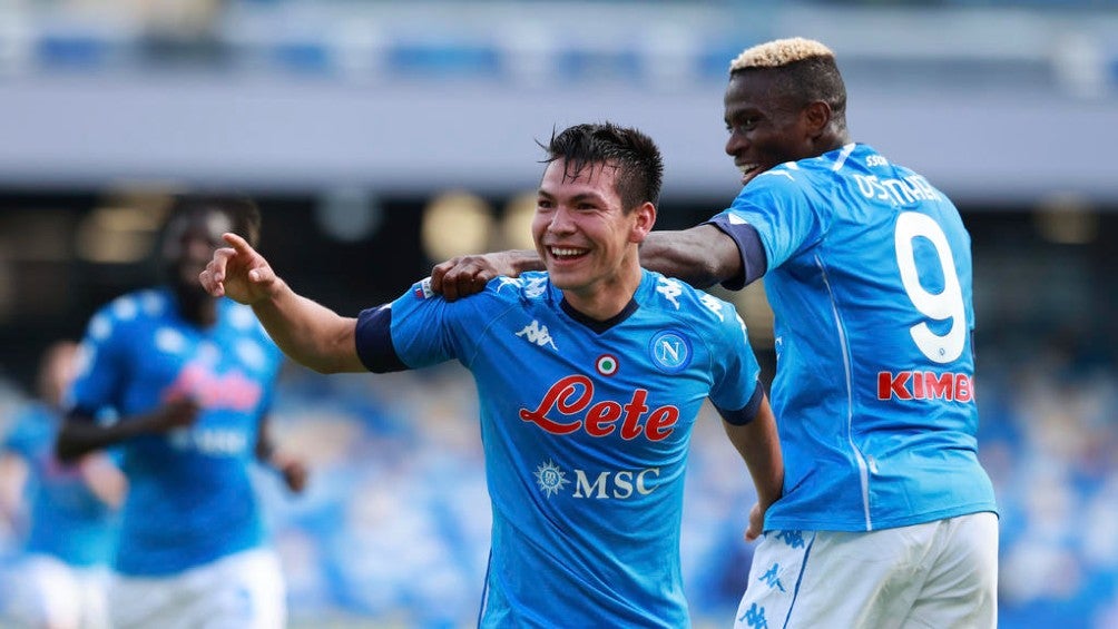 Chucky Lozano festejando un gol con Osimhen