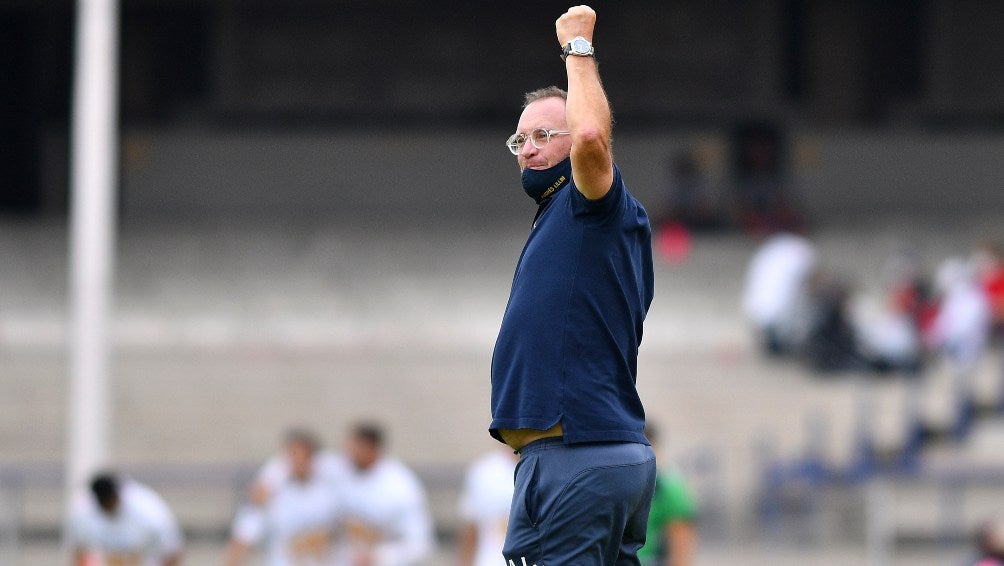 Andrés Lillini celebrando una anotación de Pumas 