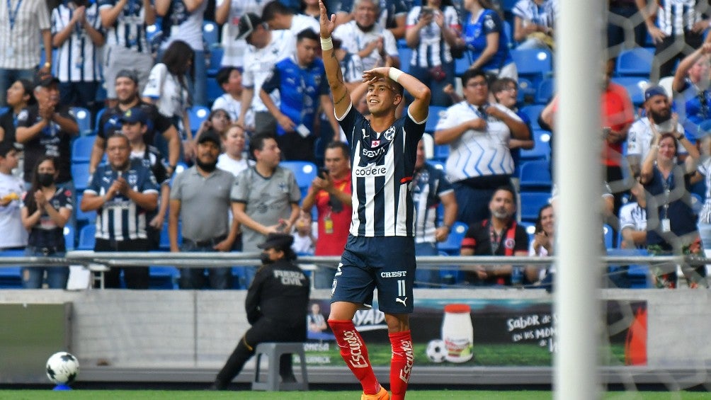 Maxi Meza de Rayados durante partido