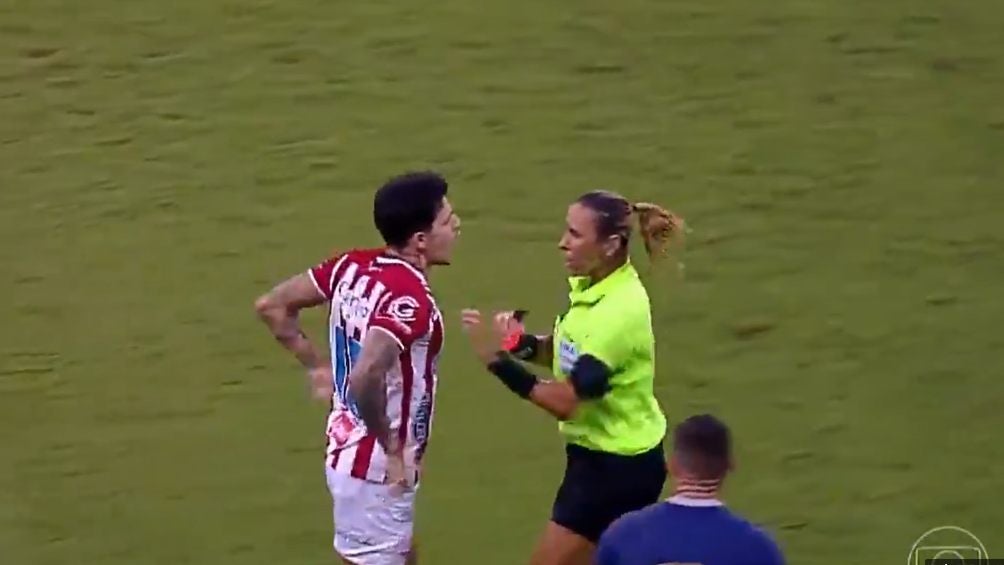 Player tried to attack a referee in Brazilian soccer