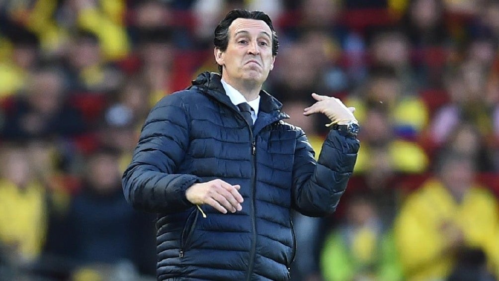 Unai Emery dirigiendo al Villarreal durante partido de la Champions League