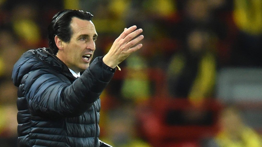 Unai Emery dirigiendo al Villarreal durante partido de la Champions League