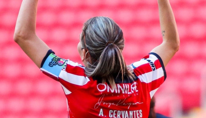 Alicia festeja su gol durante un partido contra el Pumas