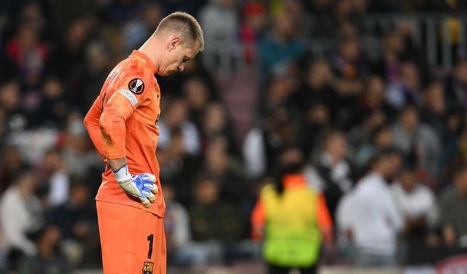 Ter Stegen decepcionado por su desempeño durante un partido 