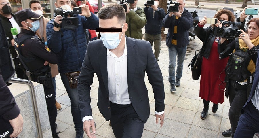 Santi Mina llegando a juicio