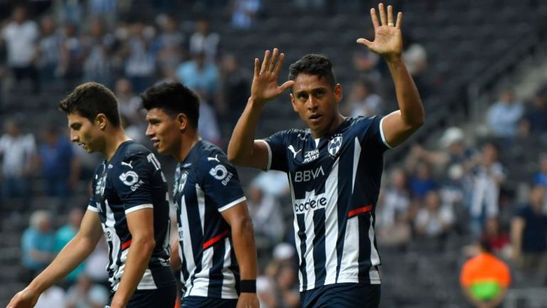 Luis Romo en celebración de gol con Rayados