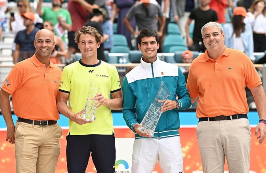 Carlos Alcaraz le gana a Nadal