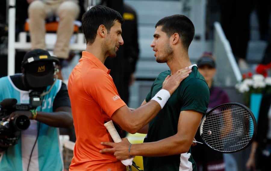 Alcaraz vence Djokovic e avança para final do Masters 1000 de Madrid -  Superesportes