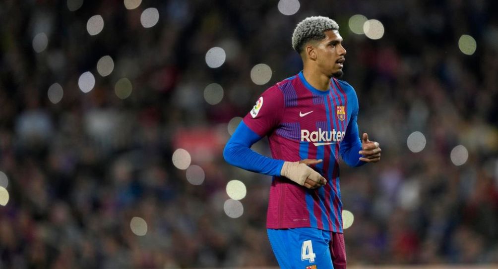 Ronald Araújo durante un partido del Barcelona