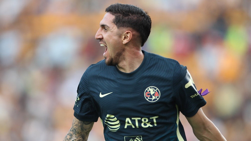 Diego Valdés celebrando un gol con América