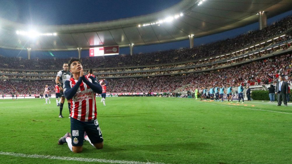 Fernando Beltrán en festejo con Chivas