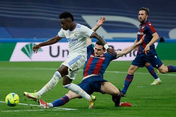 Vinícius durante partido frente al Levante