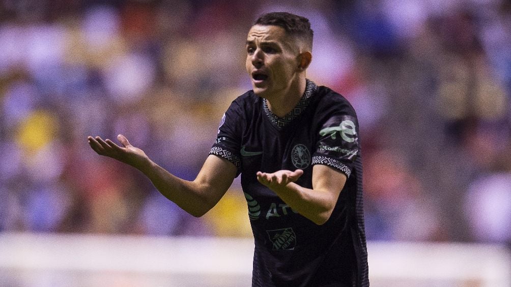 Fidalgo jugando partido ante Puebla en la Liguilla del Clausura 2022