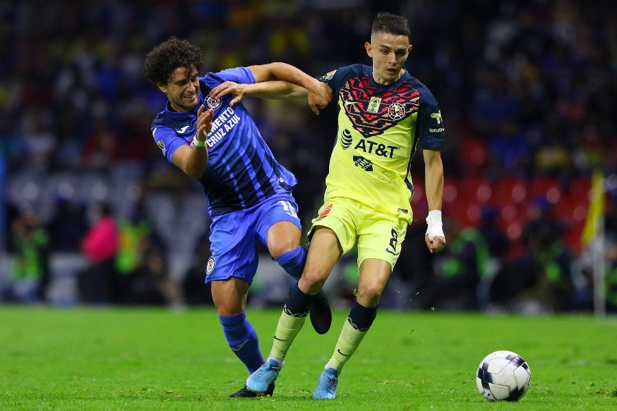 Álvaro Fidalgo durante un partido con América