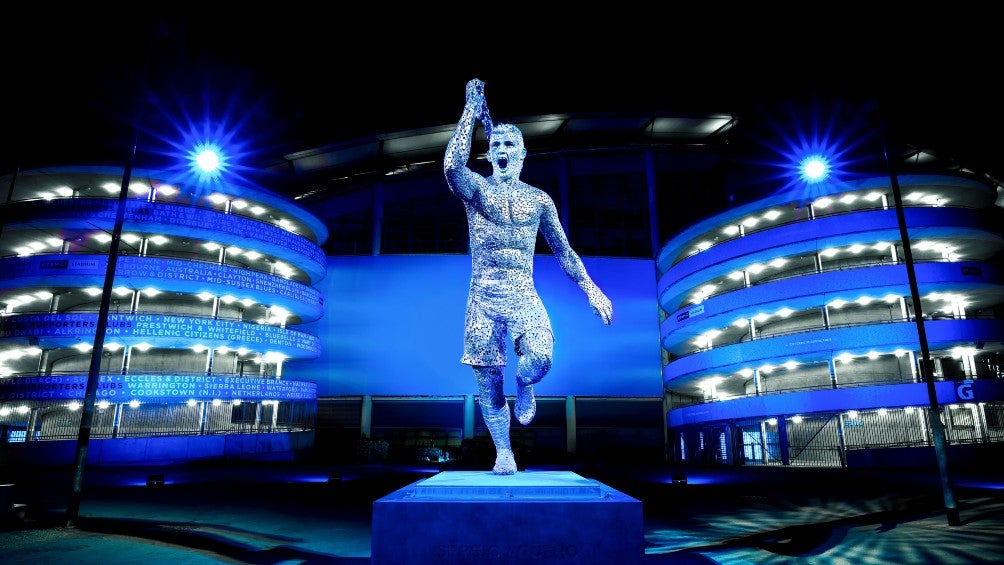 Estatua del Kun Agüero en el Etihad Stadium