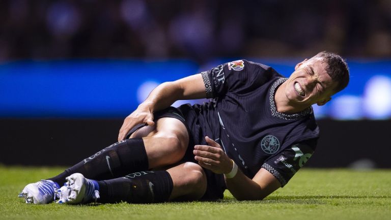 Federico Viñas se duele en juego ante Puebla