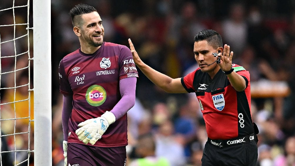 Antony Silva hablando con Fernando Guerrero en los Cuartos de Final