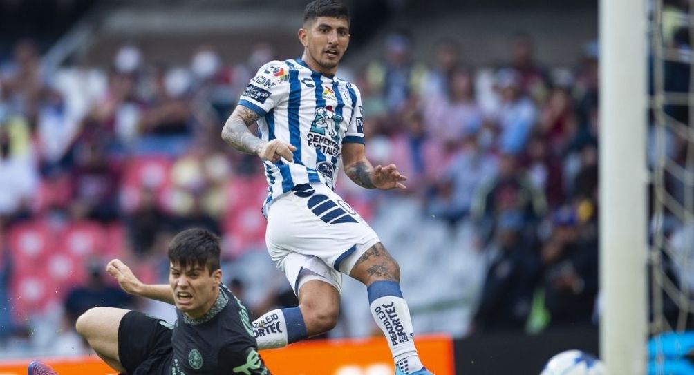 Víctor Guzmán durante un partido