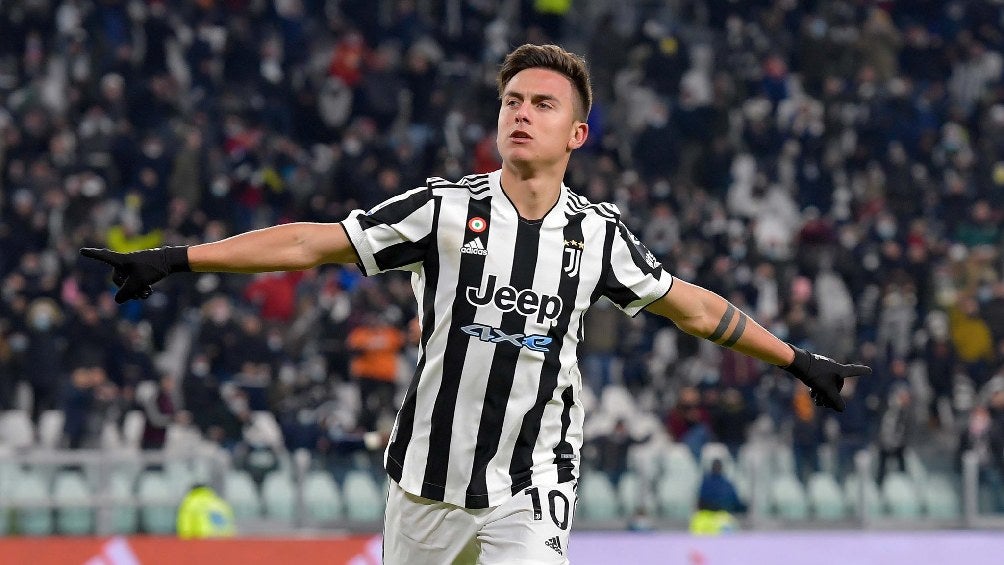 Paulo Dybala festejando gol con la Juventus en la Serie A