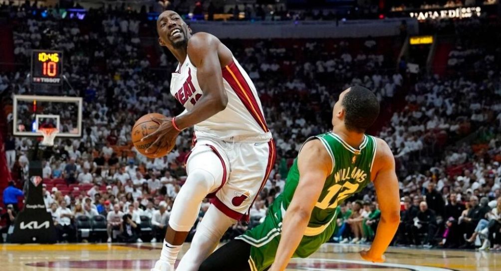 Bam Adebayo durante el partido