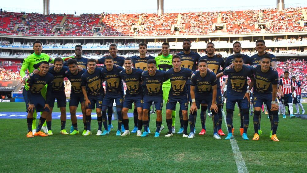 Jugadores de Pumas previo a un juego contra Chivas