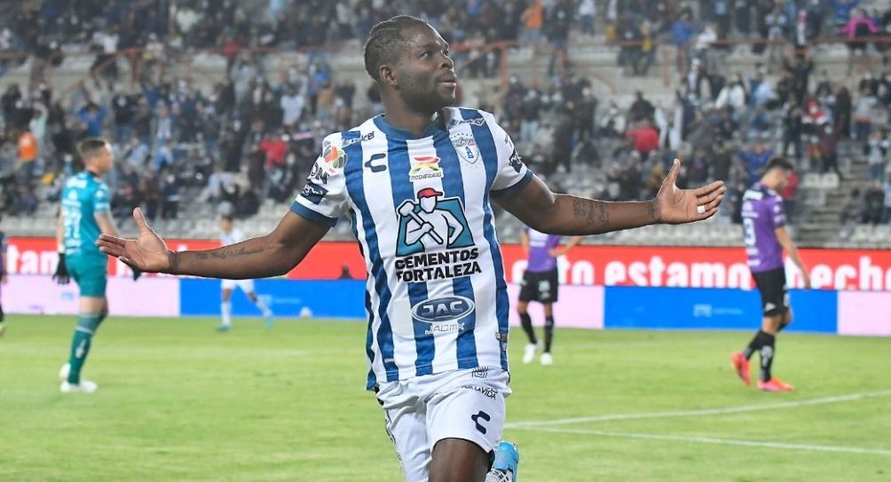 Avilés Hurtado festejando un gol 