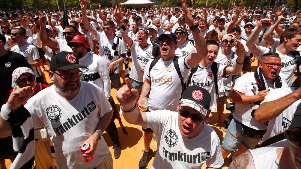 Hinchas del Eintracht detenidos por agresión a seguidores del Rangers