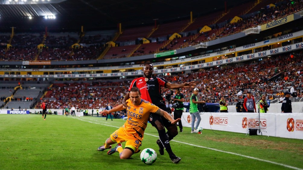 Atlas frente a Tigres en la Ida de la Semifinal del CL22