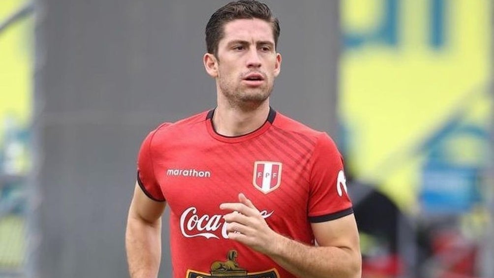 Santiago Ormeño entrenando con la Selección de Perú