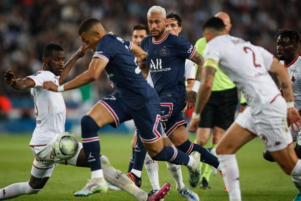 Mbappé en acción con el PSG