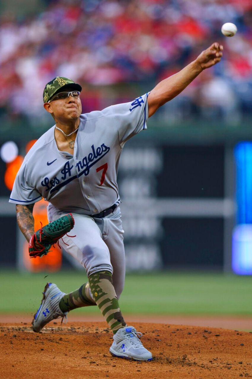 Julio Urías en el juego vs Filis