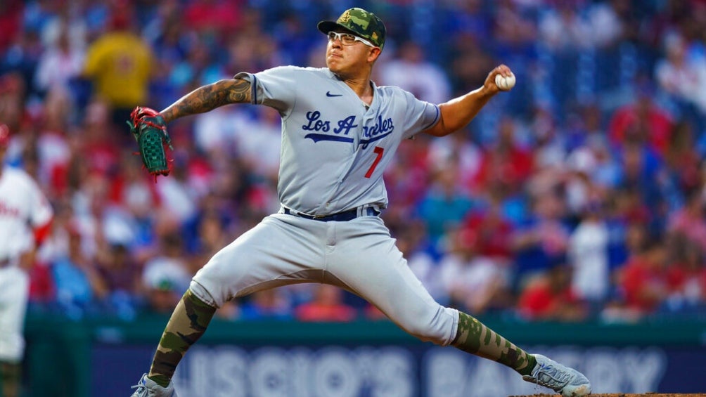 Julio Urías en el juego vs Filis