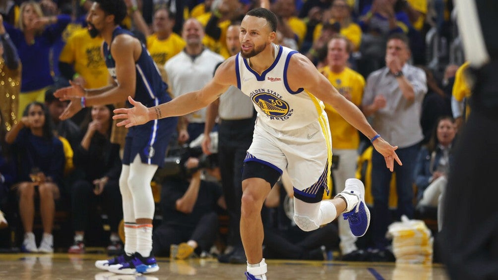 Curry comandó remontada ante Mavs