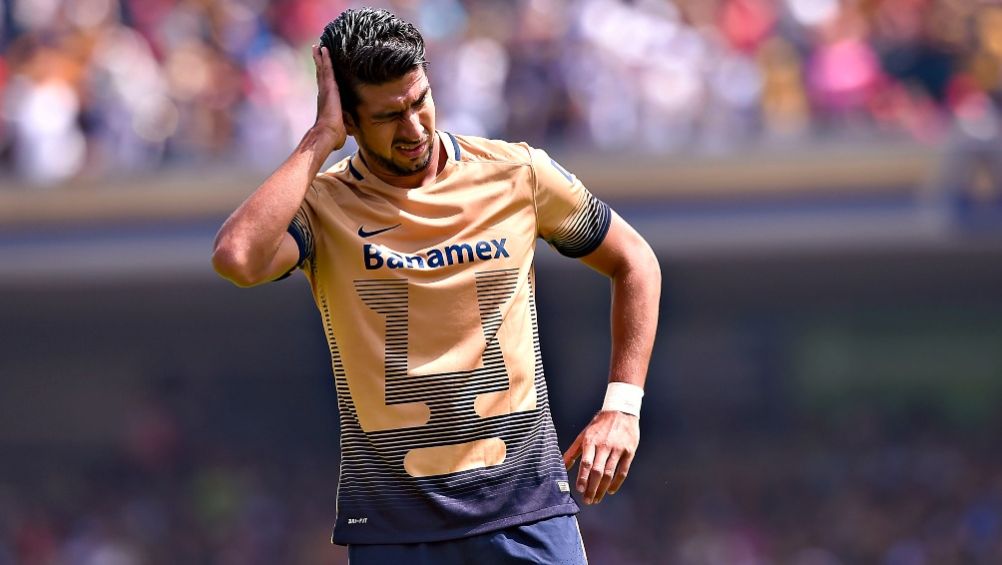 Eduardo Herrera en un partido con los Pumas