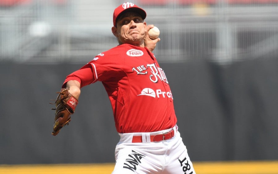 Arturo López en la lomita escarlata