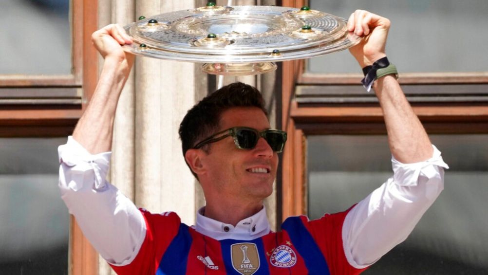 Robert Lewandowski celebrando un título de Bundesliga