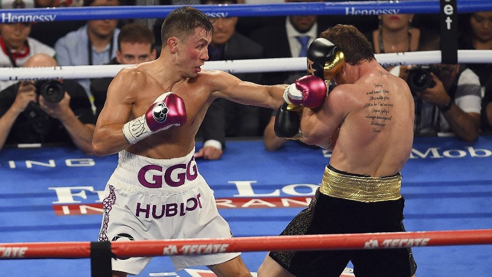 Saúl 'Canelo' Álvarez peleando ante Gennady Golovkin