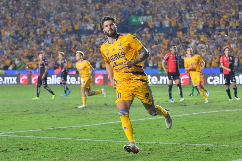 André-Pierre Gignac festejando un gol