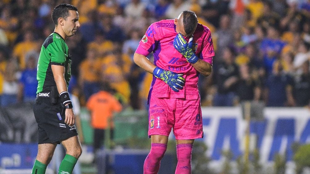 Nahuel Guzmán durante la Semifinal de Tigres vs Atlas