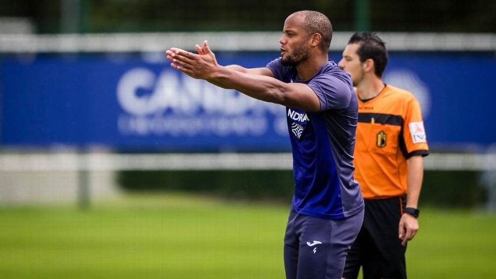 Vincent Kompany dirigiendo al Anderlecht