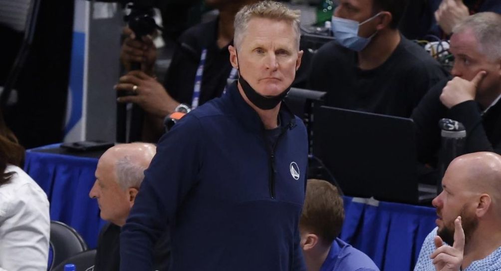 Steve Kerr durante un partido de Golden State Warriors