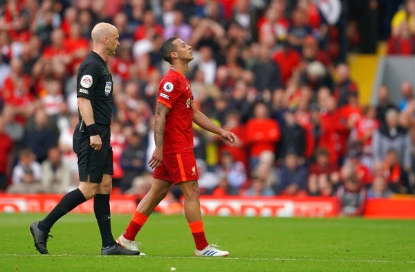 Thiago es sustituido durante el partido