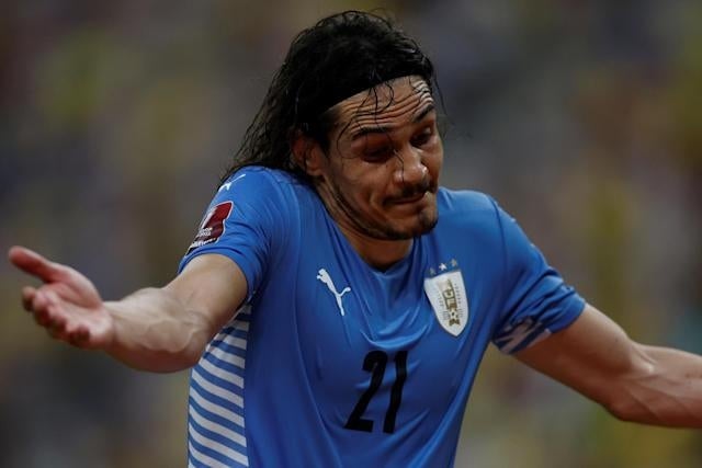 Cavani jugando con Uruguay