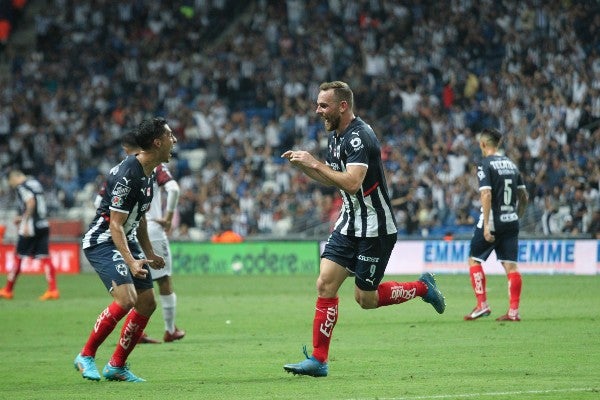 Vincent Janssen celebra con Rayados