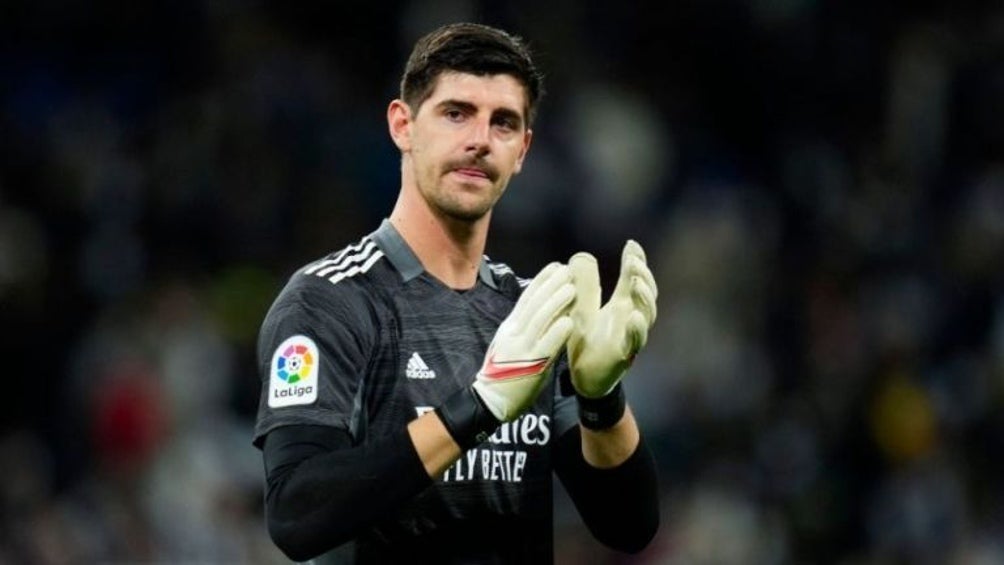 Thibaut Courtois jugando partido con el Real Madrid