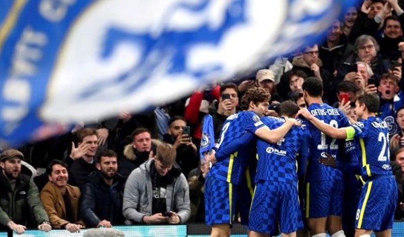 Jugadores del Chelsea celebran gol