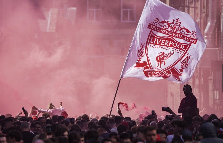 Bandera monumental del Liverpool