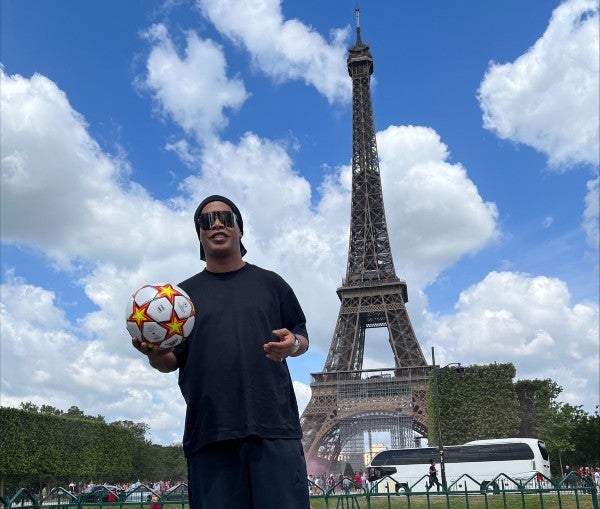 Ronaldinho en París para la Final de la Champions League