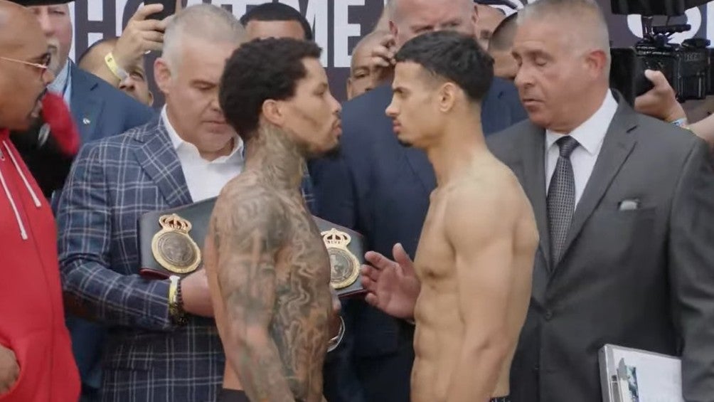 Video: Gervonta Davis empujó a Rolando Romero fuera del escenario en ceremonia de pesaje