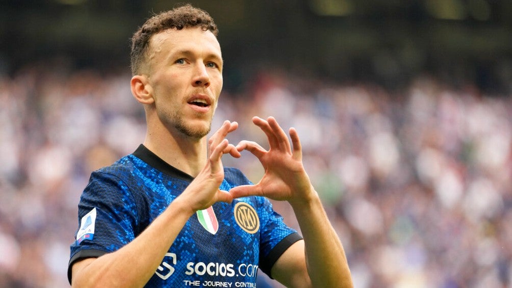 Ivan Perišić festejando gol con el Inter de Milán en la Serie A